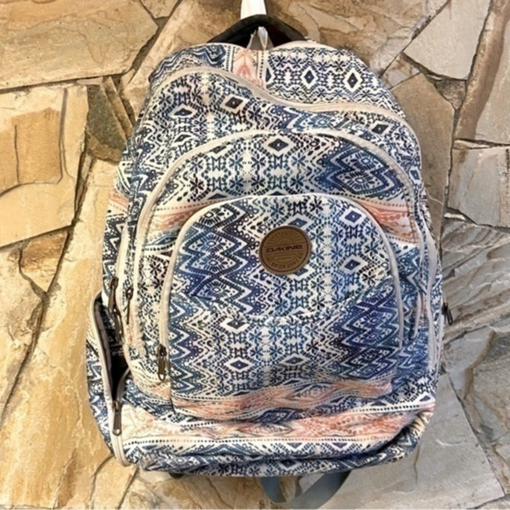 Dakine Garden Backpack with Laptop space and lots of room - comfortable to wear